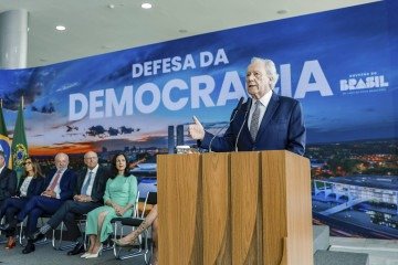 Num dos últimos atos à frente do Ministério da Justiça, Lewandowski participou da cerimônia em defesa da democracia, no Palácio do Planalto - (crédito: Ricardo Stuckert/PR) Num dos últimos atos à frente do Ministério da Justiça, Lewandowski participou da cerimônia em defesa da democracia, no Palácio do Planalto - (crédito: Ricardo Stuckert/PR)