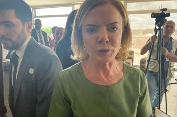 Gleisi: 'A importância desse ato é relembrar o que aconteceu em 8 de janeiro de 2023, que foi uma tentativa de golpe. E a gente tem que lembrar para que isso nunca mais aconteça' - (crédito: Danandra Rocha/CB Press) Gleisi: 'A importância desse ato é relembrar o que aconteceu em 8 de janeiro de 2023, que foi uma tentativa de golpe. E a gente tem que lembrar para que isso nunca mais aconteça' - (crédito: Danandra Rocha/CB Press)