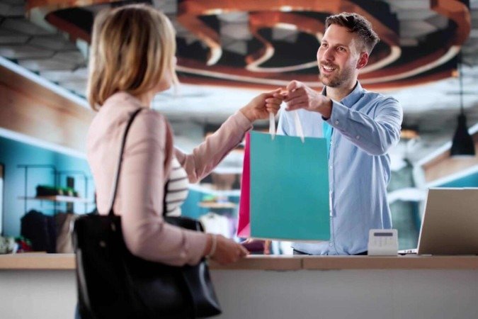 Saber fidelizar clientes é essencial para o crescimento dos negócios (Imagem: Andrey_Popov | Shutterstock)
- (crédito: EdiCase) Saber fidelizar clientes é essencial para o crescimento dos negócios (Imagem: Andrey_Popov | Shutterstock)
- (crédito: EdiCase)