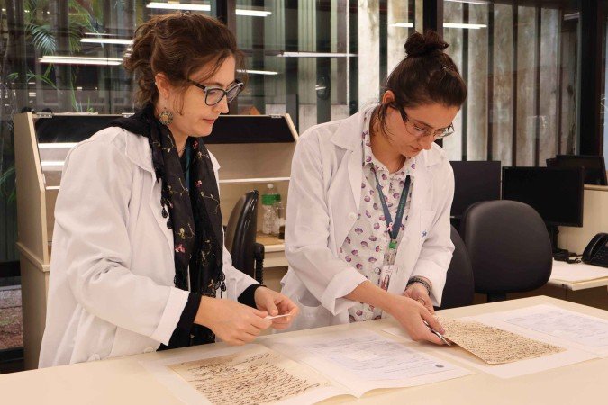 Joana Braga (E) e Hanna Freda trabalham no Cedi da Câmara dos Deputados - (crédito: Bruna Gaston CB/DA Press) Joana Braga (E) e Hanna Freda trabalham no Cedi da Câmara dos Deputados - (crédito: Bruna Gaston CB/DA Press)