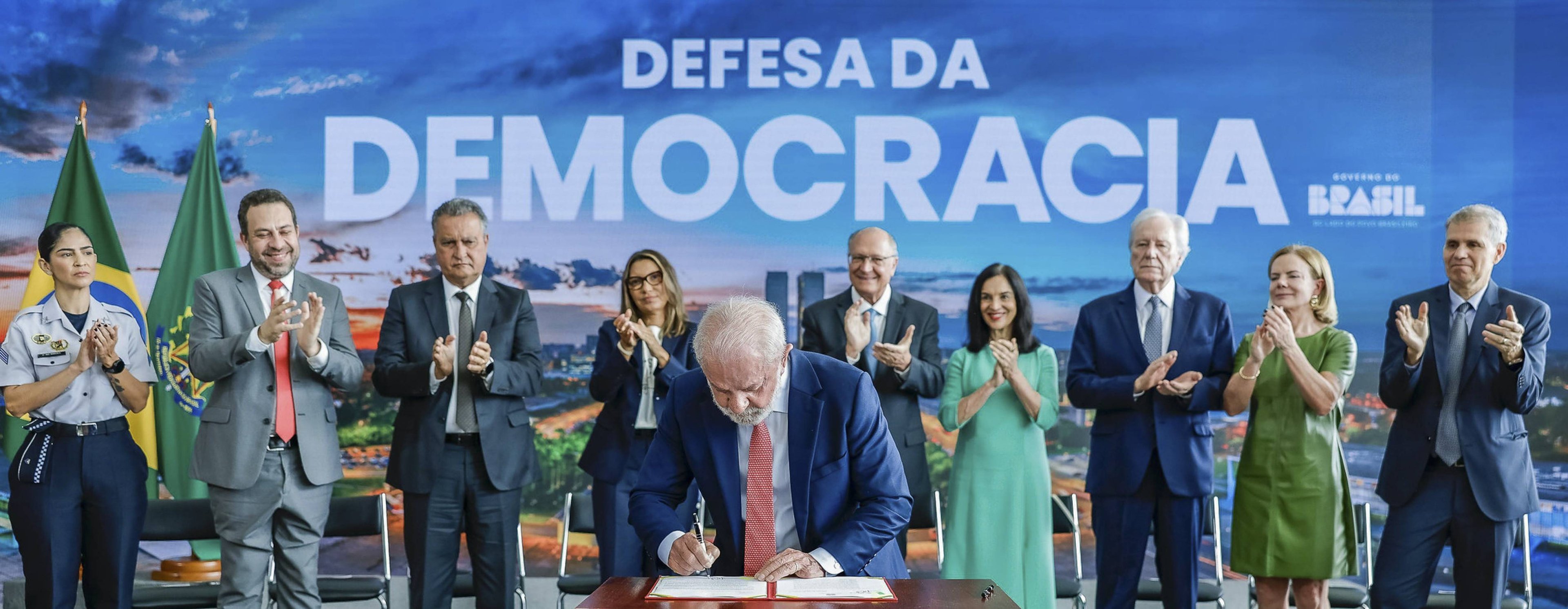 08.01.2026 - Presidente da Rep&uacute;blica, Luiz Inacio Lula da Silva, durante a Cerim&ocirc;nia em Defesa da Democracia, no Pal&aacute;cio do Planalto. Bras&iacute;lia - DF.