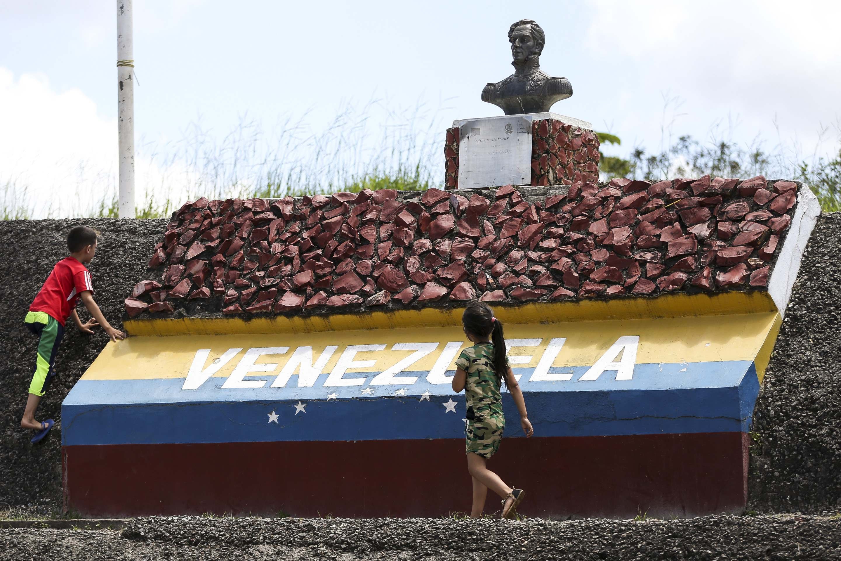 Lula e Petro conversam por telefone sobre situação na Venezuela