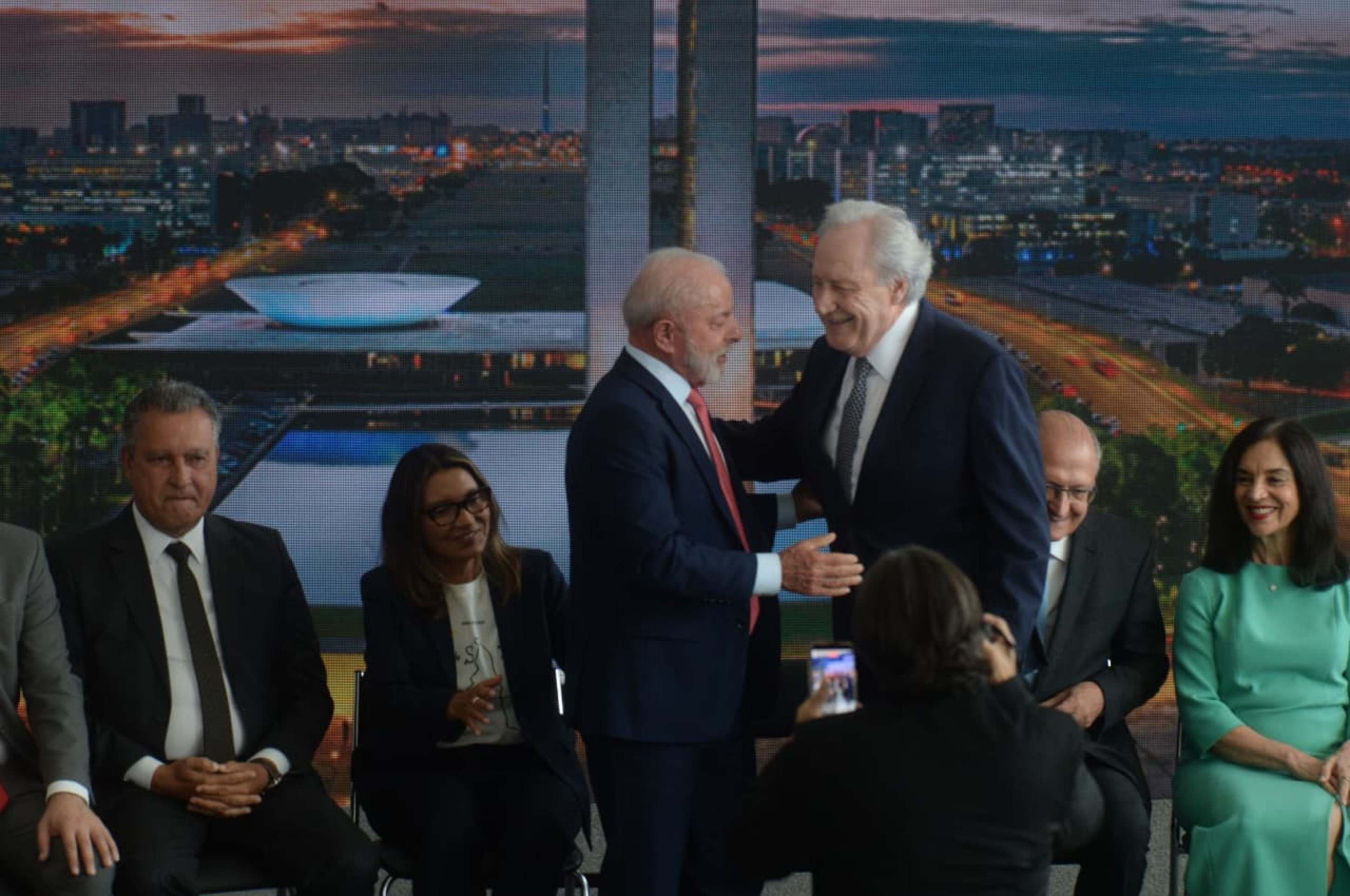 Lula e o ministro Ricardo Lewandowski na cerim&ocirc;nia em defesa da democracia e mem&oacute;ria aos atos de 8/1