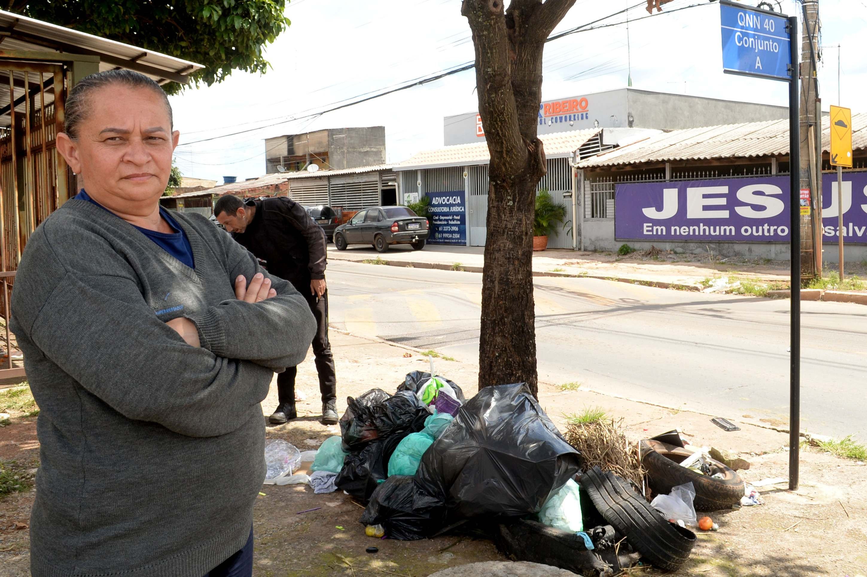 Descarte irregular de lixo é ameaça à saúde. Problema é queixa constante