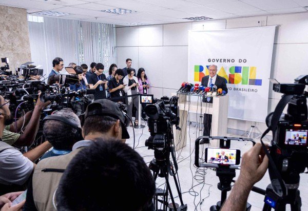 Alckmin na coletiva sobre acordo: 'Se o Congresso votar no primeiro semestre, nós não dependemos da Argentina, do Uruguai e do Paraguai' -  (crédito: Júlio César Silva/MDIC)