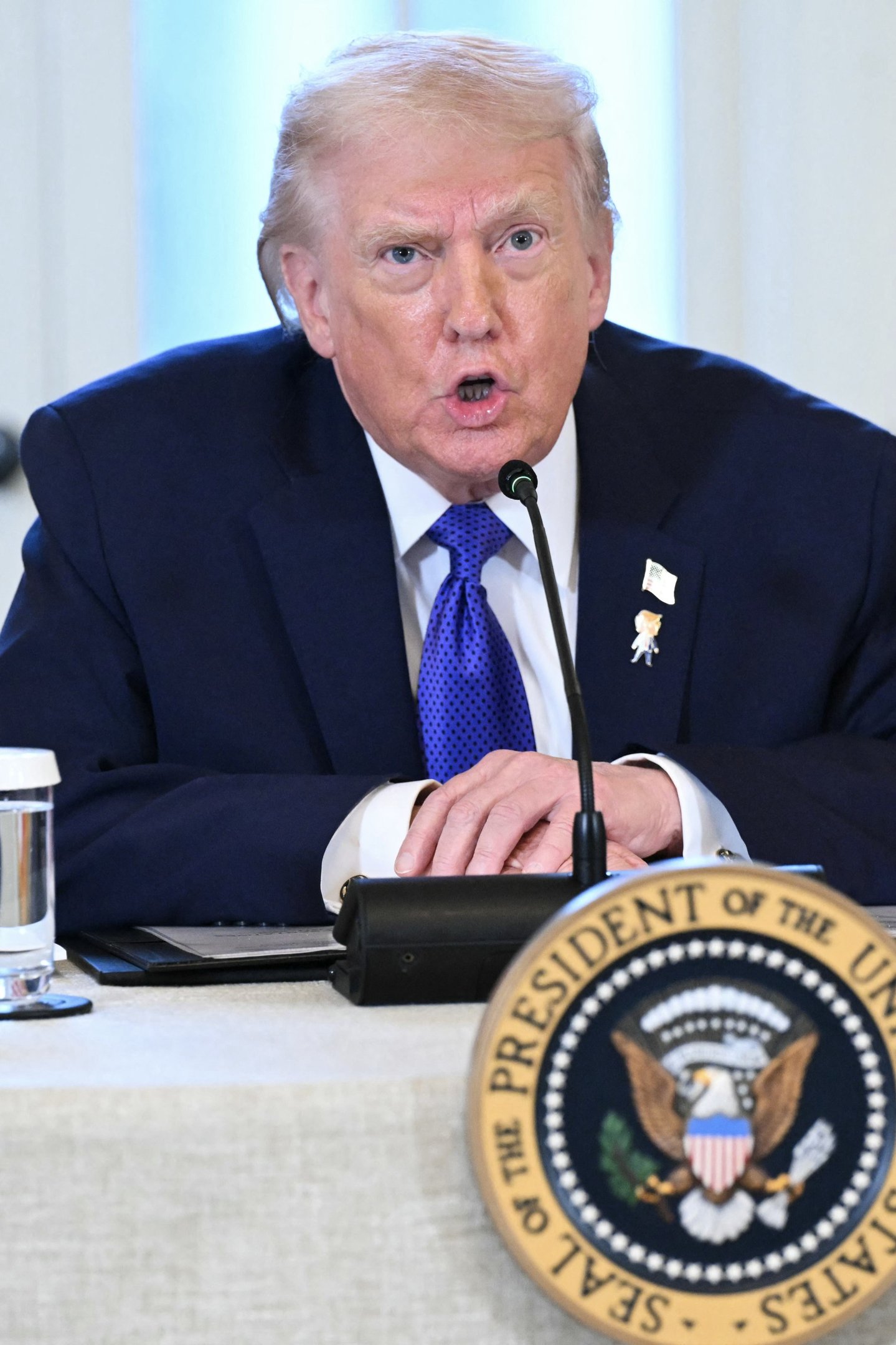 Trump, o xerife do mundo