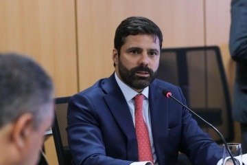 Manoel Carlos, seu substituto, é doutor em Direito do Estado pela Universidade de São Paulo e foi secretário-geral da presidência do STF - (crédito: Wilson Dias/Agência Brasil) Manoel Carlos, seu substituto, é doutor em Direito do Estado pela Universidade de São Paulo e foi secretário-geral da presidência do STF - (crédito: Wilson Dias/Agência Brasil)