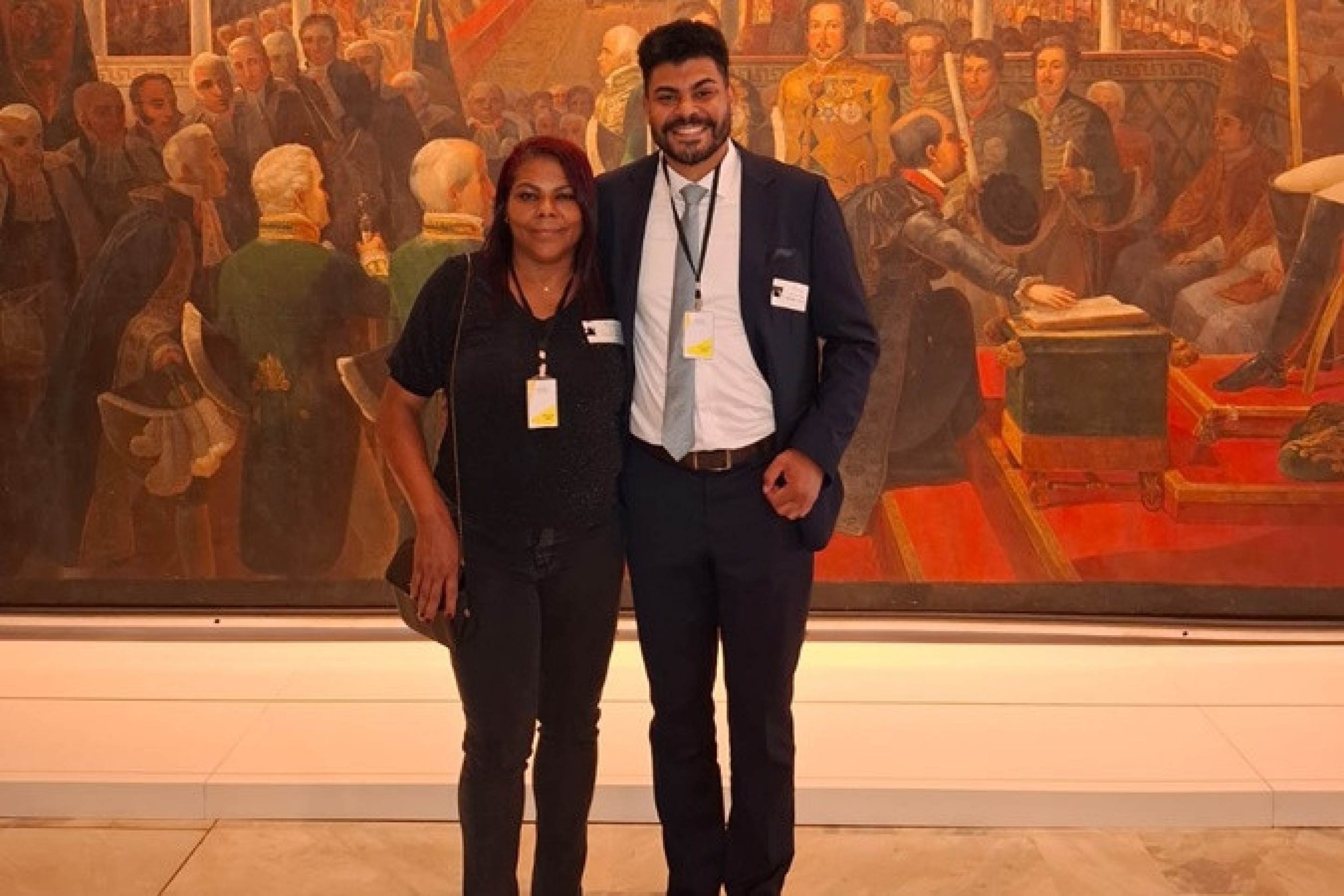 Douglas, na sede do Pal&aacute;cio Itamaraty, quer, agora, aposentar a m&atilde;e da profiss&atilde;o de diarista