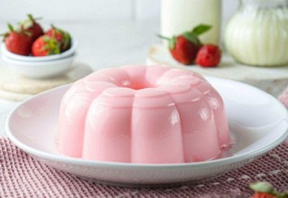 Pudim de morango (Imagem: Niken Yanuaristiningsih | Shutterstock) -  (crédito: EdiCase) -Pudim de morango (Imagem: Niken Yanuaristiningsih | Shutterstock) -  (crédito: EdiCase)