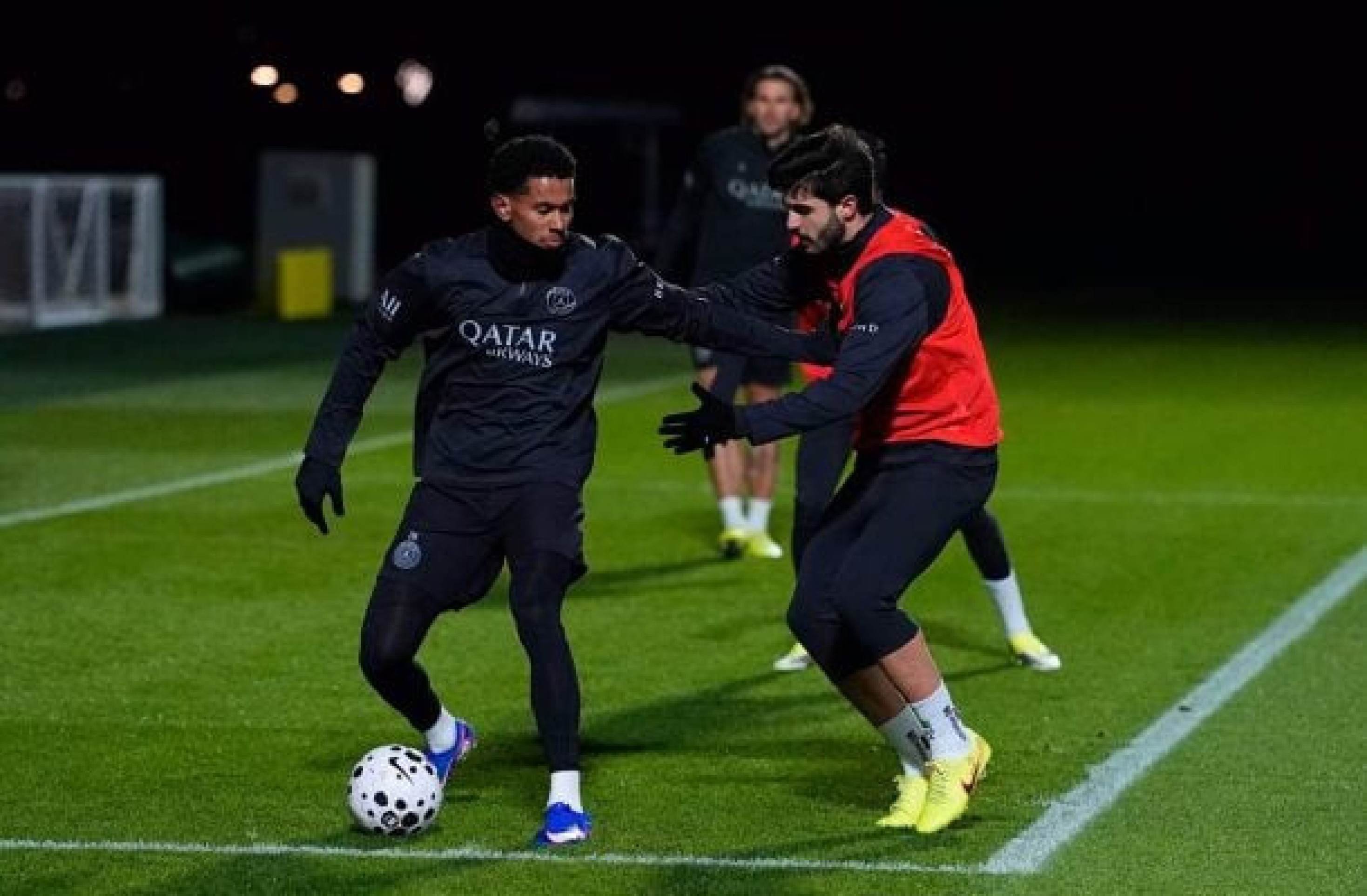 Jogadores do PSG durante treinamento da equipe -  (crédito: Foto: Divulgação)