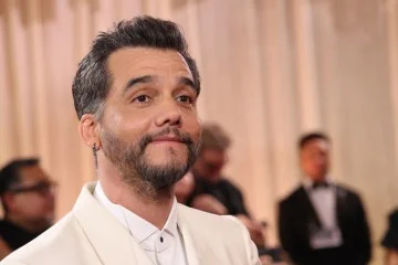  Wagner Moura no tapete vermelho do Globo de Ouro em que foi premiado como melhor ator -  (crédito: Michael Tran/AFP)