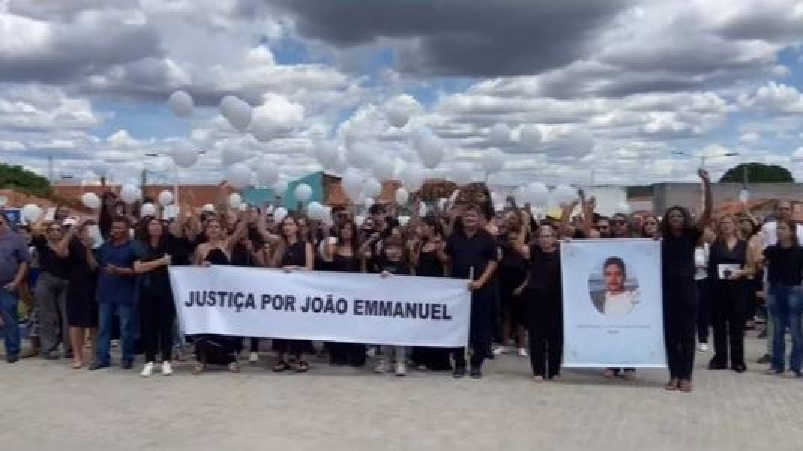 Manifestação no Piauí pede justiça por professor morto no DF