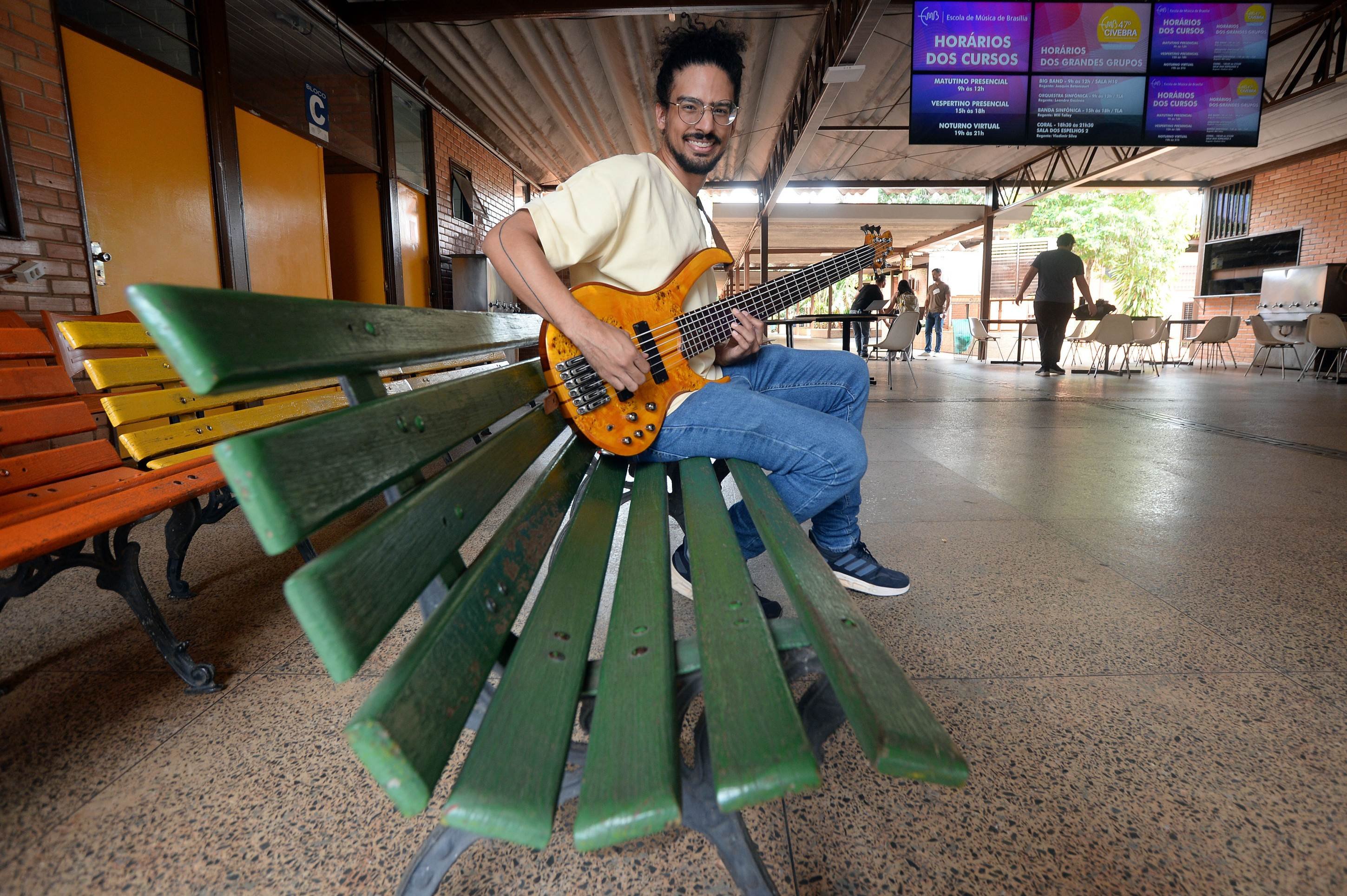  12/01/2026 Cr&eacute;dito: Marcelo Ferreira/CB/D.A Press. Brasil. Bras&iacute;lia - DF -  Curso de Ver&atilde;o da Escola de M&uacute;sica de Bras&iacute;lia. Luis Porto, aluno de contra baixo.