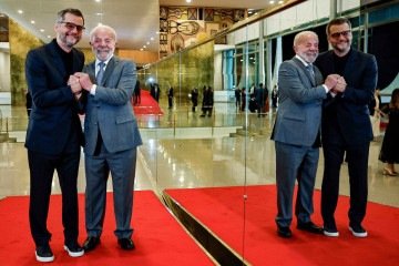 Moura e Lula durante exibição especial de 'O agente secreto', no Palácio da Alvorada, em agosto -  (crédito: Ricardo Stuckert/PR)