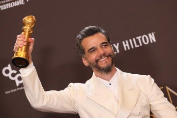 Wagner Moura com Globo de Ouro: sucesso do cinema brasileiro -  (crédito:  AFP)