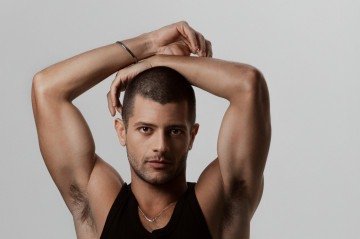 Kelner Mac&ecirc;do, ator -  (crédito: Helton Nóbrega/Divulgação)