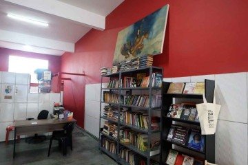 Parte das doações será direcionada para garantir que os livros e discos fiquem protegidos em caso de mais alagamentos, recorrentes na região

 -  (crédito: Marcos Vieira/EM/D.A Press)