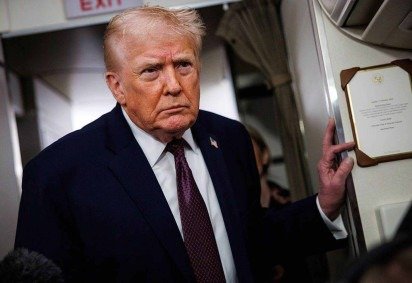 Trump diz considerar 'opções muito fortes' contra Irã após centenas de mortes em protestos contra o governo -  (crédito: BBC Geral) -Trump diz considerar 'opções muito fortes' contra Irã após centenas de mortes em protestos contra o governo -  (crédito: BBC Geral)