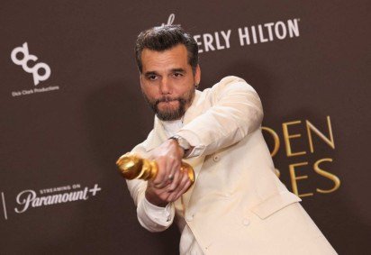 Foi gratificante assistir a brasileiros, com produções em língua portuguesa, brilharem no Globo de Ouro 2026 -  (crédito: Etienne Laurent / AFP)