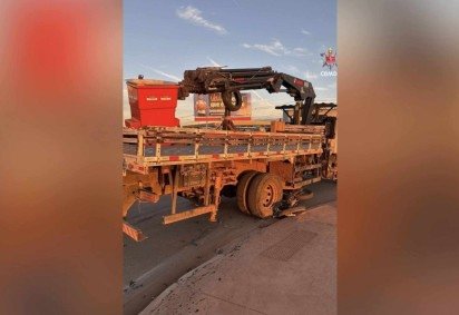 Motociclista morre após colisão com caminhão na Cidade Estrutural -  (crédito: CBMDF/Divulgação) -Motociclista morre após colisão com caminhão na Cidade Estrutural -  (crédito: CBMDF/Divulgação)