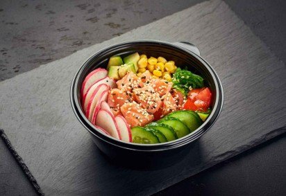 Poke de salmão (Imagem: Irina Burakova | Shutterstock)
 -  (crédito: EdiCase) -Poke de salmão (Imagem: Irina Burakova | Shutterstock)
 -  (crédito: EdiCase)