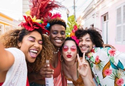 Cada signo gosta de aproveitar o Carnaval de maneira única (Imagem: Bernardo EmanuelleVergani Fotografia | Shutterstock)
 -  (crédito: EdiCase) -Cada signo gosta de aproveitar o Carnaval de maneira única (Imagem: Bernardo EmanuelleVergani Fotografia | Shutterstock)
 -  (crédito: EdiCase)