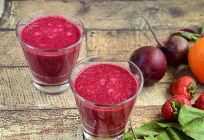 Suco de morango com cenoura e beterraba
 (Imagem: Amallia Eka | Shutterstock) -  (crédito: EdiCase) -Suco de morango com cenoura e beterraba
 (Imagem: Amallia Eka | Shutterstock) -  (crédito: EdiCase)