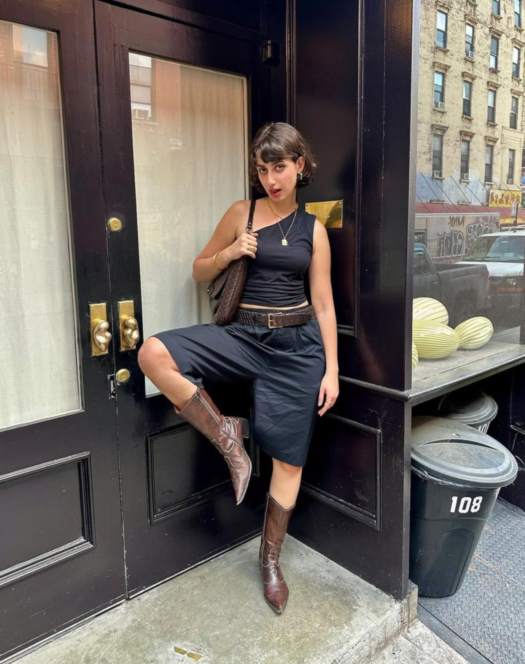 As botas s&atilde;o indispens&aacute;veis no guarda-roupa de Rama Duwaji 