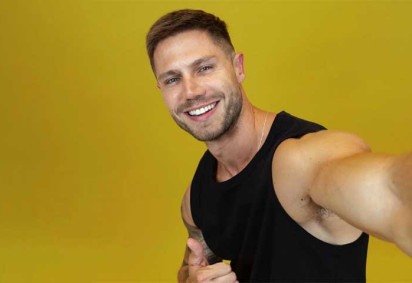 Após 14 anos de sua participação no BBB 12, Jonas Sulzbach retorna à disputa pelo prêmio milionário. Em sua primeira participação, o Veterano chegou até a reta final, conquistando o terceiro lugar da temporada e levando R$ 50 mil para casa.
 -  (crédito:  Reprodução do Instagram @bbb) -Após 14 anos de sua participação no BBB 12, Jonas Sulzbach retorna à disputa pelo prêmio milionário. Em sua primeira participação, o Veterano chegou até a reta final, conquistando o terceiro lugar da temporada e levando R$ 50 mil para casa.
 -  (crédito:  Reprodução do Instagram @bbb)