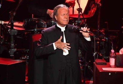 As acusações de abuso sexual que levaram o cantor Julio Iglesias a ser alvo de investigação na Espanha -  (crédito: BBC Geral) -As acusações de abuso sexual que levaram o cantor Julio Iglesias a ser alvo de investigação na Espanha -  (crédito: BBC Geral)