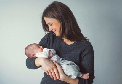 A psicologia puerperal aborda os aspectos emocionais vivenciados no período pós-parto e suas implicações na saúde mental feminina (Imagem: Kseniya Ivanova | Shutterstock) -  (crédito: EdiCase)