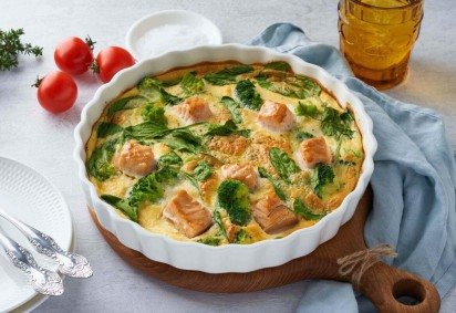 Omelete de forno de salmão com brócolis e espinafre (Imagem: Nata Bene | Shutterstock) -  (crédito: EdiCase) -Omelete de forno de salmão com brócolis e espinafre (Imagem: Nata Bene | Shutterstock) -  (crédito: EdiCase)