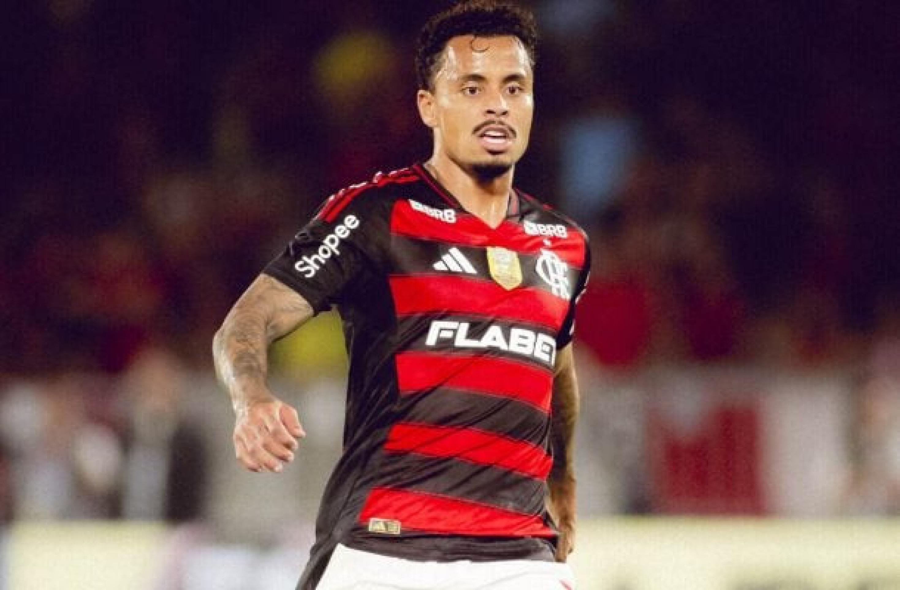 Allan não faz parte dos planos do Flamengo e interessa ao São Paulo -  (crédito: Foto: Adriano Fontes/Flamengo)