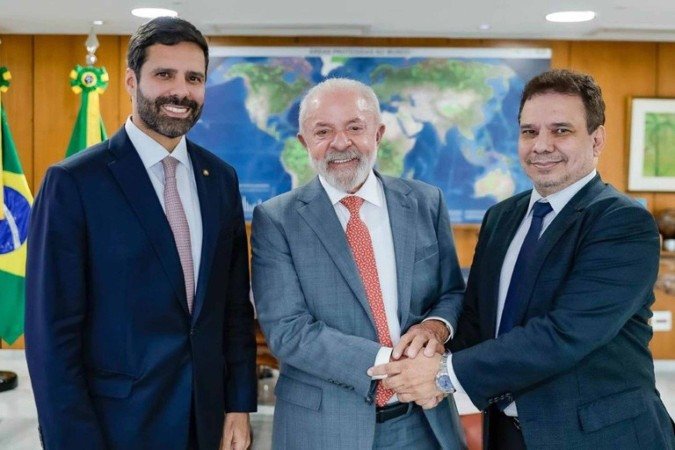 Lula nomeia novo ministro da Justiça e Segurança Pública, Wellington César Lima e Silva (a direita), e o ministro interino Manoel Carlos de Almeida (a esquerda) - (crédito: Ricardo Stuckert / PR) Lula nomeia novo ministro da Justiça e Segurança Pública, Wellington César Lima e Silva (a direita), e o ministro interino Manoel Carlos de Almeida (a esquerda) - (crédito: Ricardo Stuckert / PR)