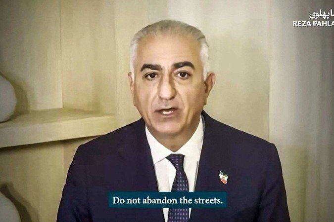 Imagem de vídeo mostra Reza Pahlavi, filho do xá Mohammad Reza Pahlavi e principal nome da oposição no Irã 
