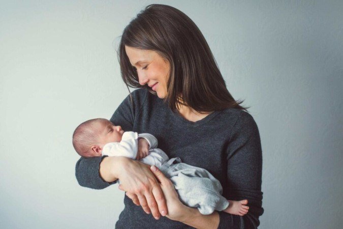 A psicologia puerperal aborda os aspectos emocionais vivenciados no período pós-parto e suas implicações na saúde mental feminina (Imagem: Kseniya Ivanova | Shutterstock) - (crédito: EdiCase) A psicologia puerperal aborda os aspectos emocionais vivenciados no período pós-parto e suas implicações na saúde mental feminina (Imagem: Kseniya Ivanova | Shutterstock) - (crédito: EdiCase)