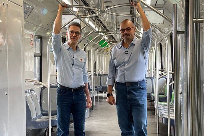 Ao lado de Romeu Zema, durante teste operacional da Estação de metrô Novo Eldorado, Simões defendeu união da direita na eleição estadual - (crédito: Denys Lacerda/EM/D.A Press) Ao lado de Romeu Zema, durante teste operacional da Estação de metrô Novo Eldorado, Simões defendeu união da direita na eleição estadual - (crédito: Denys Lacerda/EM/D.A Press)
