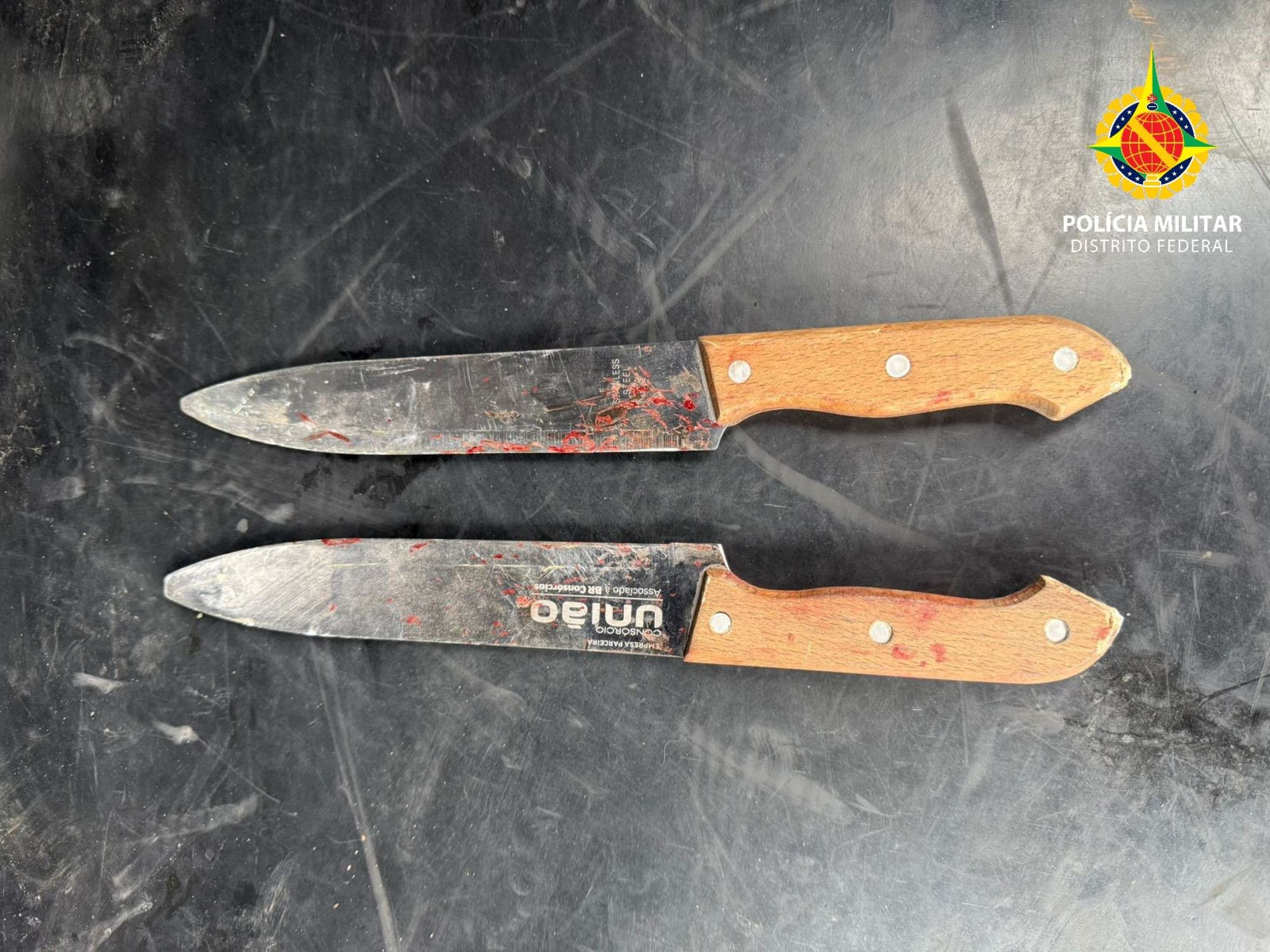 Facas foram apreendidas pela pol&iacute;cia