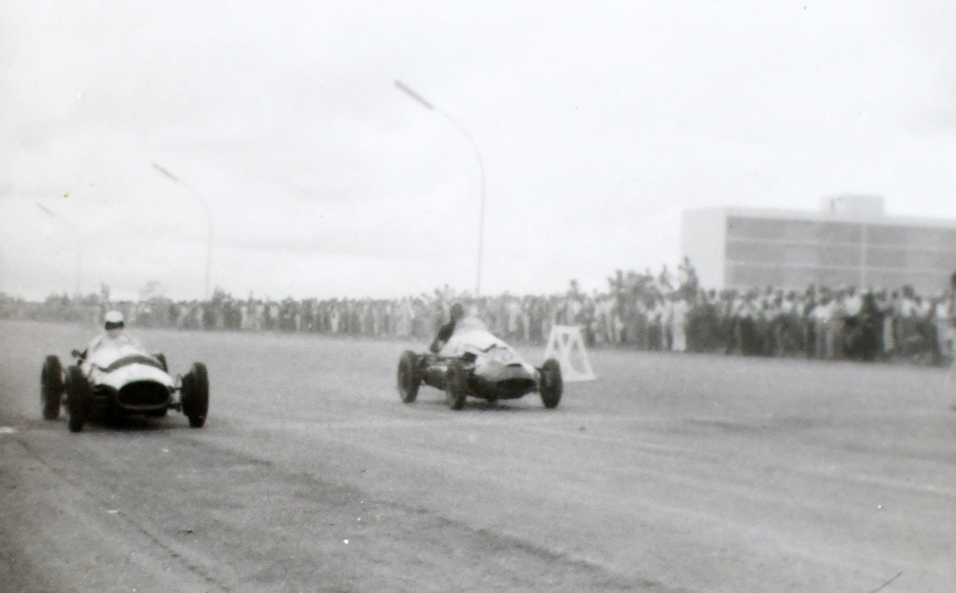 Primeira corrida automobil&iacute;stica na semana de inaugura&ccedil;&atilde;o da cidade 