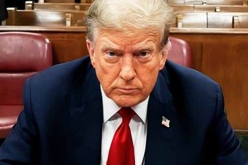 A política anti-imigração de Donald Trump foi um dos eixos centrais de sua atuação política no primeiro mandato (2017 - 2021) e se intensificou no segundo, que começou em janeiro de 2025.
- (crédito: Reprodução do Instagram @realdonaldtrump) A política anti-imigração de Donald Trump foi um dos eixos centrais de sua atuação política no primeiro mandato (2017 - 2021) e se intensificou no segundo, que começou em janeiro de 2025.
- (crédito: Reprodução do Instagram @realdonaldtrump)