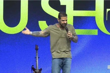 O pastor evangélico Fabiano Zettel foi preso pela PF em Guarulhos, quando tentava embarcar para Dubai - (crédito: YouTube Lagoinha Belvedere) O pastor evangélico Fabiano Zettel foi preso pela PF em Guarulhos, quando tentava embarcar para Dubai - (crédito: YouTube Lagoinha Belvedere)