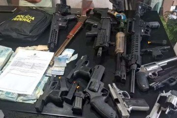 Armas apreendidas na segunda fase da Operação Compliance Zero, sobre as fraudes do Banco Master -  (crédito: Divulgação/PF)