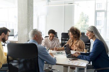 O tempo sentado também influencia na saúde -  (crédito: Freepik)