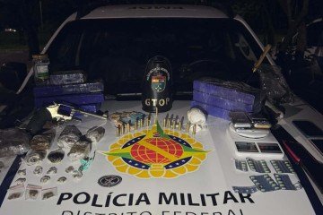PM prende grupo com drogas e arma na Candangolândia
 -  (crédito: Divulgação/PMDF)