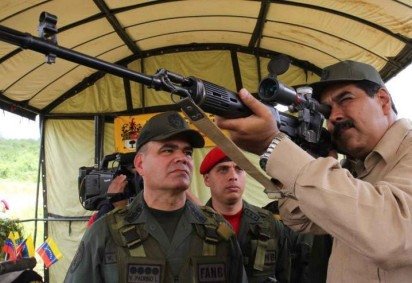 Forte Tiuna, a principal base militar de Caracas, foi atacada pelos Estados Unidos sem que as defesas aéreas venezuelanas reagissem -  (crédito: AFP) -Forte Tiuna, a principal base militar de Caracas, foi atacada pelos Estados Unidos sem que as defesas aéreas venezuelanas reagissem -  (crédito: AFP)