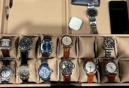 Relógios de luxo recolhidos em um dos endereços nos quais foram cumpridos os mandados de busca -  (crédito: Fotos: Divulgação/PF) -Relógios de luxo recolhidos em um dos endereços nos quais foram cumpridos os mandados de busca -  (crédito: Fotos: Divulgação/PF)