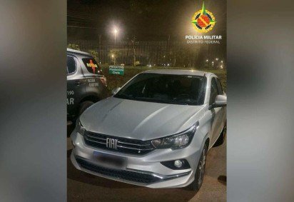 Homem é preso após roubo de veículo em Samambaia -  (crédito: PMDF/Divulgação) -Homem é preso após roubo de veículo em Samambaia -  (crédito: PMDF/Divulgação)