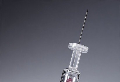 A injeção semestral que previne HIV, chamada lenacapavir, foi aprovada pela Anvisa como nova opção de proteção contra o vírus. -  (crédito:  imagem gerada por i.a )