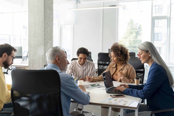 O tempo sentado também influencia na saúde - (crédito: Freepik) O tempo sentado também influencia na saúde - (crédito: Freepik)