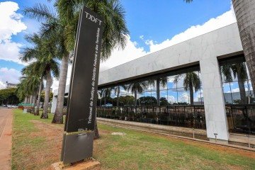  Governadora em exerc&iacute;cio participa da reinaugura&ccedil;&atilde;o do Palacinho do TJDFT, pr&eacute;dio simb&oacute;lico do tribunal -  (crédito: Paulo H. Carvalho/Agencia Bras&iacute;lia)